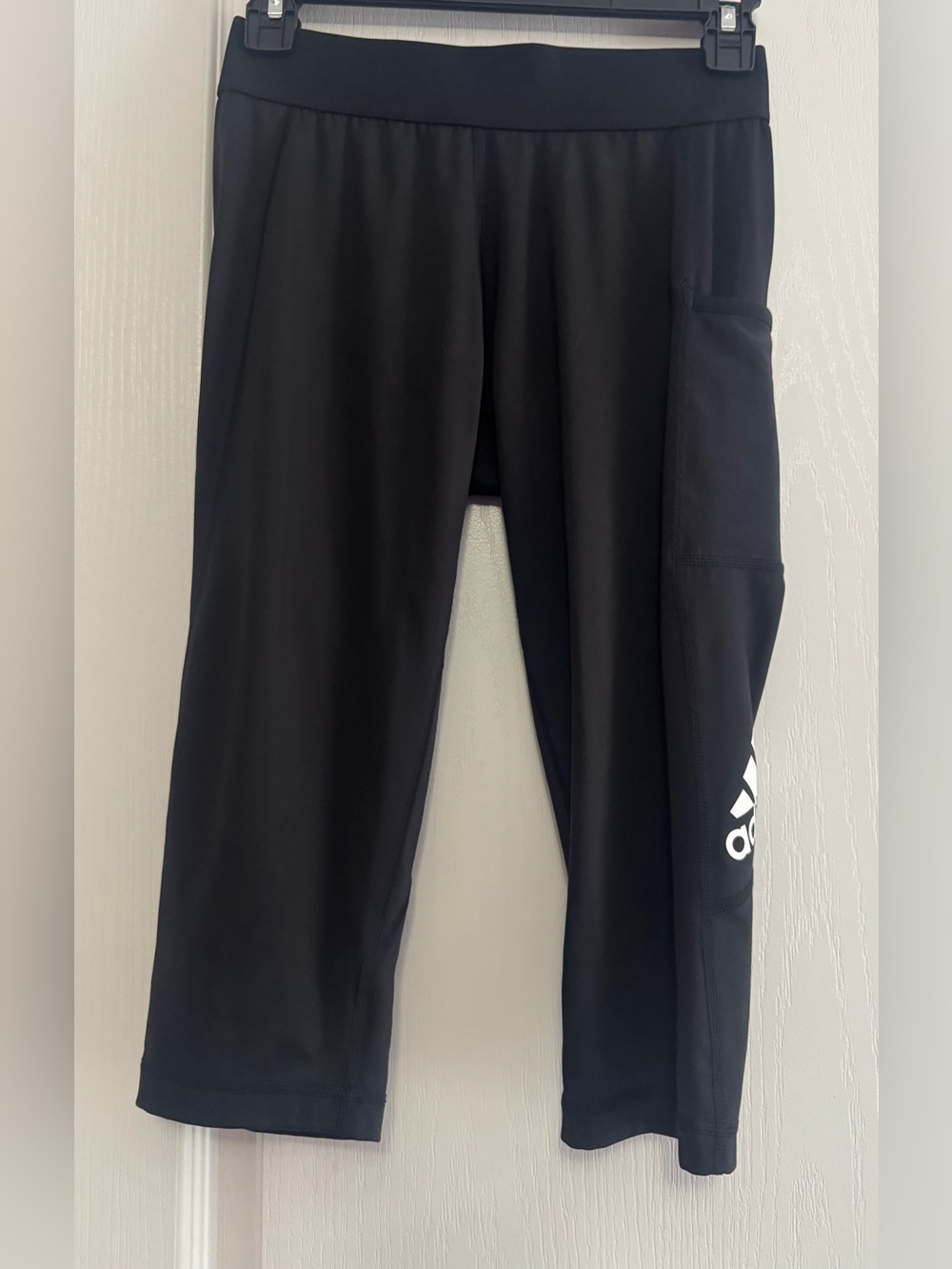 Adidas Women’s Black Athletic Capri Pants with Side Pocket